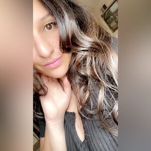 Meet your posher, Rebeka! 🫶🏻